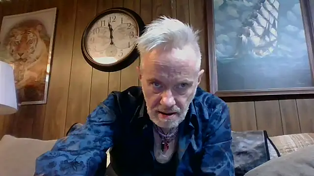 Snapshot of Makowboy chatting on 12/25/24, 07:02 Makowboy online show from 12/25/24, 07:02