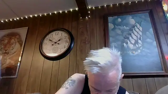 Snapshot of Makowboy chatting on 12/26/24, 08:53 Makowboy online show from 12/26/24, 08:53