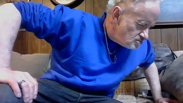 Snapshot of Makowboy chatting on 12/29/24, 10:36 Makowboy online show from 12/29/24, 10:36