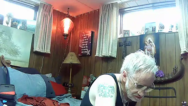 Snapshot of Makowboy chatting on 02/03/25, 06:49 Makowboy online show from 02/03/25, 06:49