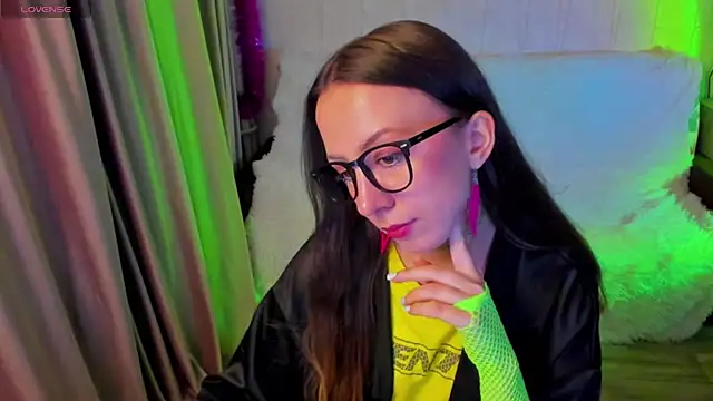 CurlySteph online show from 11/27/25, 05:26