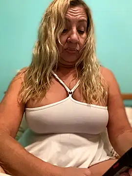 Snapshot of camelia3 chatting on 12/02/25, 12:38 camelia3 online show from 12/02/25, 12:38