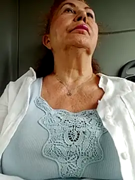 Snapshot of Hottie-Mom chatting on 06/29/26, 12:16 Hottie-Mom online show from 06/29/26, 12:16