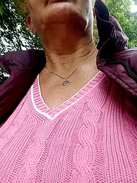 Snapshot of Hottie-Mom chatting on 07/20/26, 02:08 Hottie-Mom online show from 07/20/26, 02:08