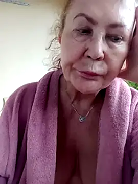 Snapshot of Hottie-Mom chatting on 07/23/26, 07:23 Hottie-Mom online show from 07/23/26, 07:23