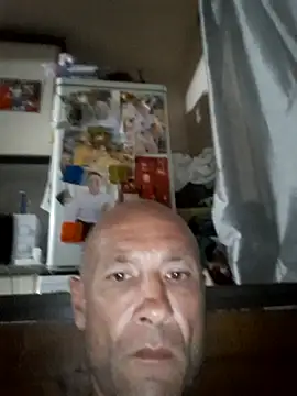 Snapshot of Kamil351 chatting on 10/06/25, 12:52 Kamil351 online show from 10/06/25, 12:52