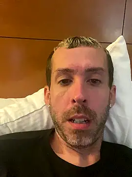 Snapshot of smokenstrokex chatting on 09/13/25, 09:20 smokenstrokex online show from 09/13/25, 09:20