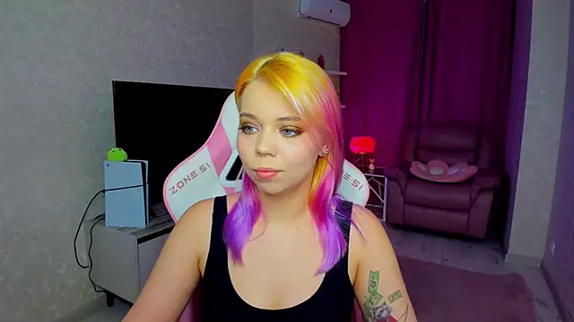 Snapshot of EnergyBunny_1 chatting on 06/17/26, 05:25 EnergyBunny 1 online show from 06/17/26, 05:25