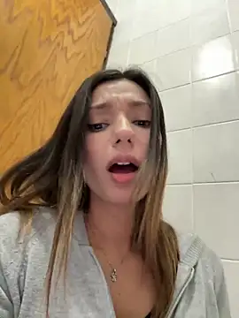 Snapshot of _MiaQueen_ chatting on 12/08/24, 09:19  MiaQueen  online show from 12/08/24, 09:19