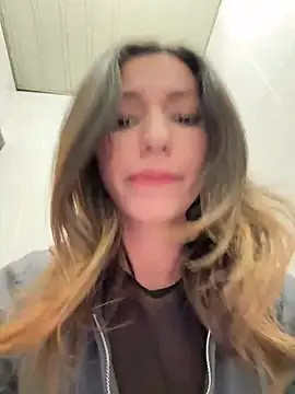 Snapshot of _MiaQueen_ chatting on 02/19/25, 11:25  MiaQueen  online show from 02/19/25, 11:25