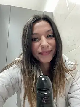 Snapshot of _MiaQueen_ chatting on 03/13/25, 10:32  MiaQueen  online show from 03/13/25, 10:32