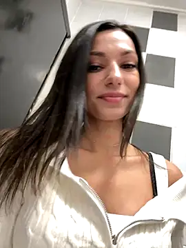 Snapshot of _MiaQueen_ chatting on 10/04/25, 07:23  MiaQueen  online show from 10/04/25, 07:23