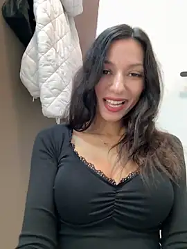  MiaQueen  online show from 11/18/25, 10:03