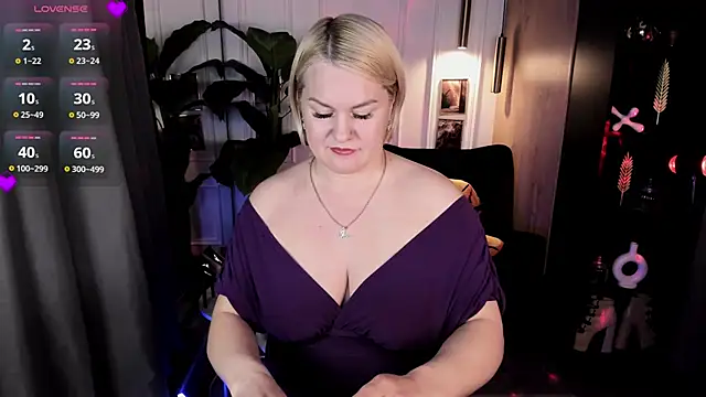 YolandaKiss online show from 06/19/26, 08:23
