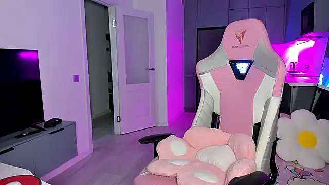 Snapshot of wow_lovie chatting on 03/10/26, 04:28 wow lovie online show from 03/10/26, 04:28