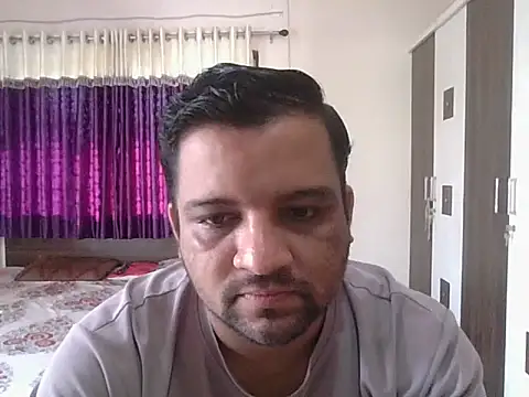 Snapshot of dhruv_love chatting on 10/13/25, 03:50 dhruv love online show from 10/13/25, 03:50