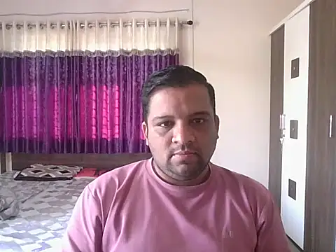 Snapshot of dhruv_love chatting on 12/15/25, 04:17 dhruv love online show from 12/15/25, 04:17