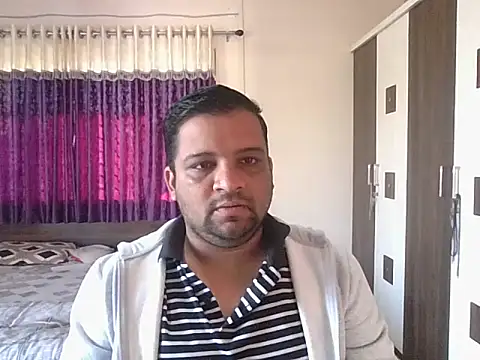 Snapshot of dhruv_love chatting on 12/19/25, 04:08 dhruv love online show from 12/19/25, 04:08