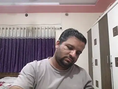 Snapshot of dhruv_love chatting on 02/14/26, 01:30 dhruv love online show from 02/14/26, 01:30