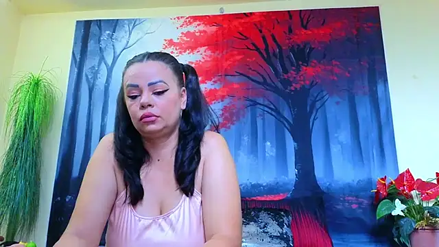 Snapshot of ElizabethEven chatting on 10/05/25, 07:56 ElizabethEven online show from 10/05/25, 07:56