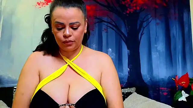 Snapshot of ElizabethEven chatting on 12/02/25, 11:56 ElizabethEven online show from 12/02/25, 11:56