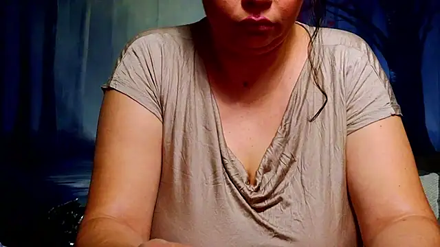 Snapshot of ElizabethEven chatting on 02/17/26, 08:37 ElizabethEven online show from 02/17/26, 08:37