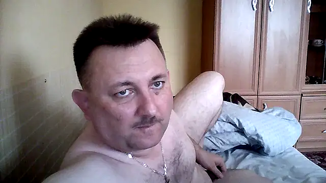 Snapshot of Novy73 chatting on 09/29/25, 09:14 Novy73 online show from 09/29/25, 09:14