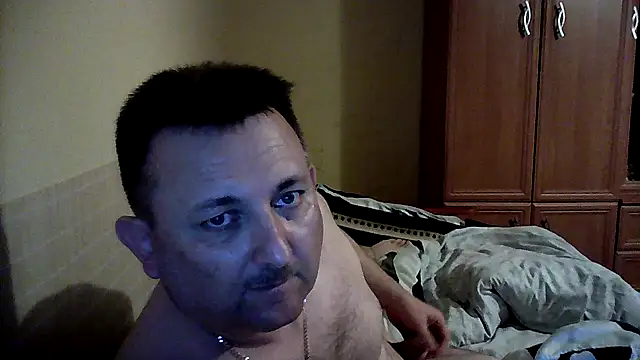 Snapshot of Novy73 chatting on 11/04/25, 10:42 Novy73 online show from 11/04/25, 10:42
