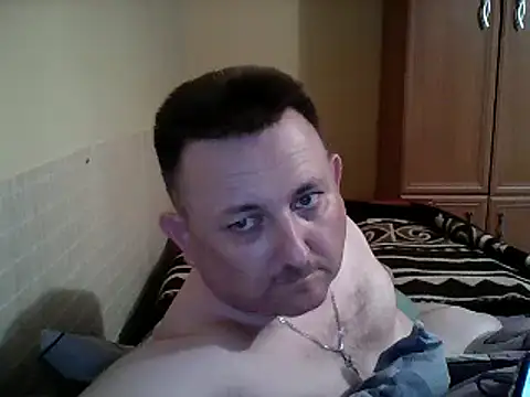 Snapshot of Novy73 chatting on 12/17/25, 10:27 Novy73 online show from 12/17/25, 10:27