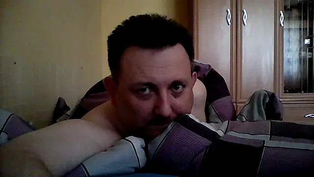Snapshot of Novy73 chatting on 04/28/26, 06:40 Novy73 online show from 04/28/26, 06:40
