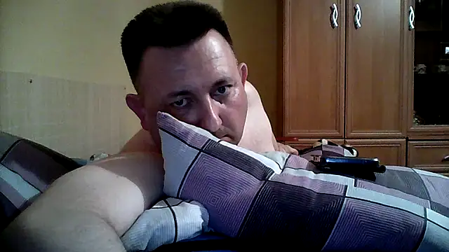 Snapshot of Novy73 chatting on 04/28/26, 08:47 Novy73 online show from 04/28/26, 08:47