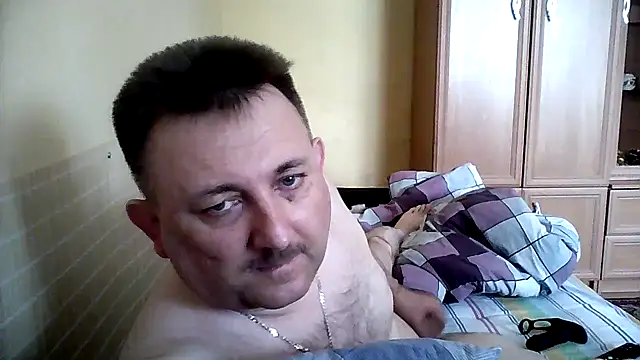 Snapshot of Novy73 chatting on 05/05/26, 08:22 Novy73 online show from 05/05/26, 08:22