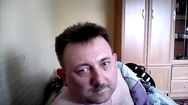 Snapshot of Novy73 chatting on 05/16/26, 12:04 Novy73 online show from 05/16/26, 12:04