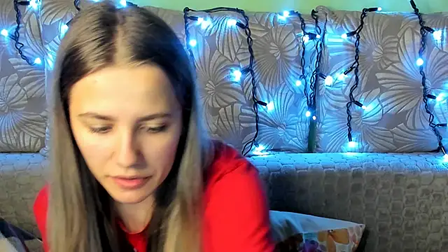 MaggieCake online show from 10/31/25, 03:40