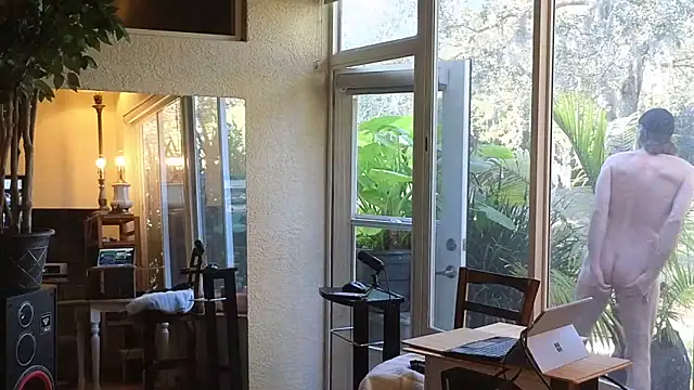 Snapshot of eliberator1777 chatting on 03/06/25, 09:20 eliberator1777 online show from 03/06/25, 09:20