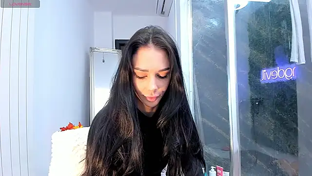 Snapshot of realhotfallingdevil chatting on 10/09/25, 04:21 realhotfallingdevil online show from 10/09/25, 04:21