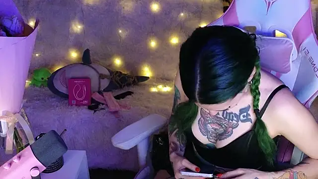 Snapshot of Ginger_Stay chatting on 02/04/26, 10:26 Ginger Stay online show from 02/04/26, 10:26