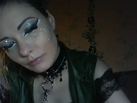 WildMissNiks online show from 04/15/26, 07:04