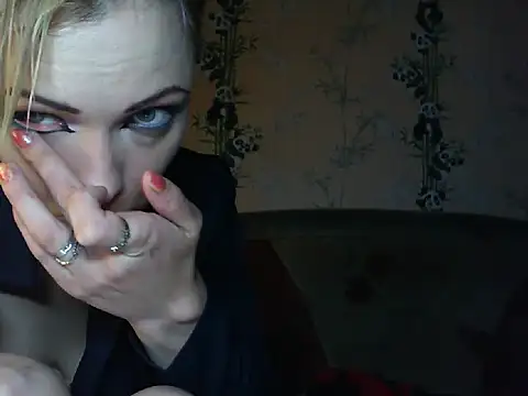 WildMissNiks online show from 06/11/26, 06:11