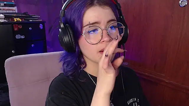 Snapshot of Raventh_ chatting on 09/17/25, 02:30 Raventh  online show from 09/17/25, 02:30