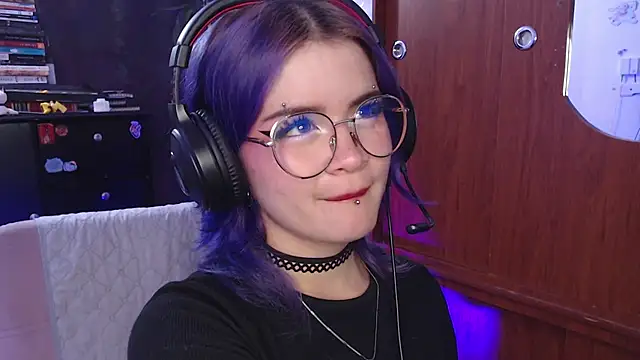 Snapshot of Raventh_ chatting on 09/19/25, 01:56 Raventh  online show from 09/19/25, 01:56