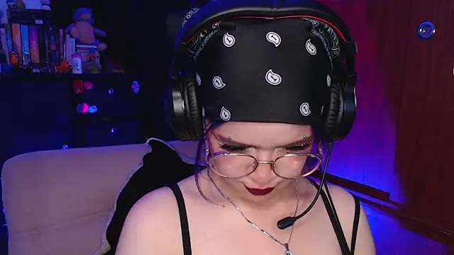 Snapshot of Raventh_ chatting on 10/11/25, 12:43 Raventh  online show from 10/11/25, 12:43