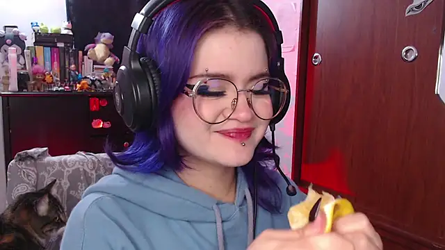 Snapshot of Raventh_ chatting on 10/12/25, 12:04 Raventh  online show from 10/12/25, 12:04