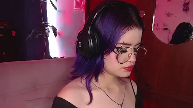 Snapshot of Raventh_ chatting on 10/13/25, 03:23 Raventh  online show from 10/13/25, 03:23