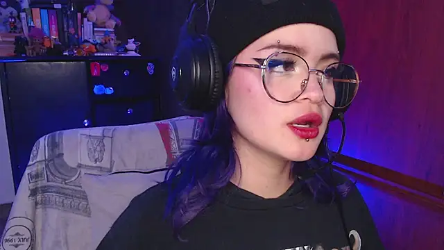 Snapshot of Raventh_ chatting on 10/14/25, 02:51 Raventh  online show from 10/14/25, 02:51