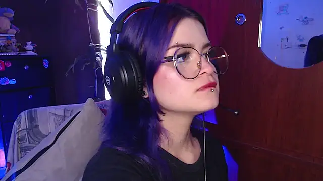 Snapshot of Raventh_ chatting on 10/15/25, 02:28 Raventh  online show from 10/15/25, 02:28