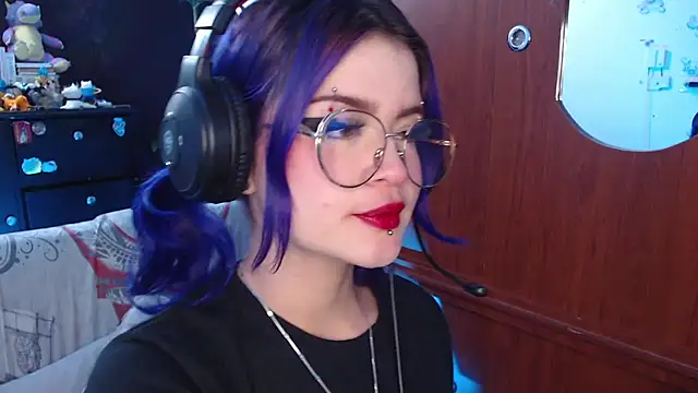 Snapshot of Raventh_ chatting on 10/18/25, 11:44 Raventh  online show from 10/18/25, 11:44