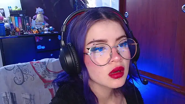 Snapshot of Raventh_ chatting on 10/21/25, 01:45 Raventh  online show from 10/21/25, 01:45