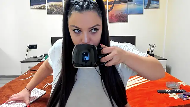 adelline online show from 01/08/25, 09:44