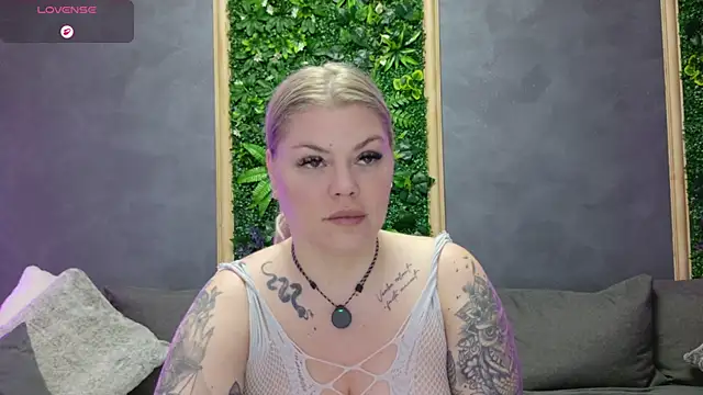 Raven Luna online show from 05/22/26, 04:19